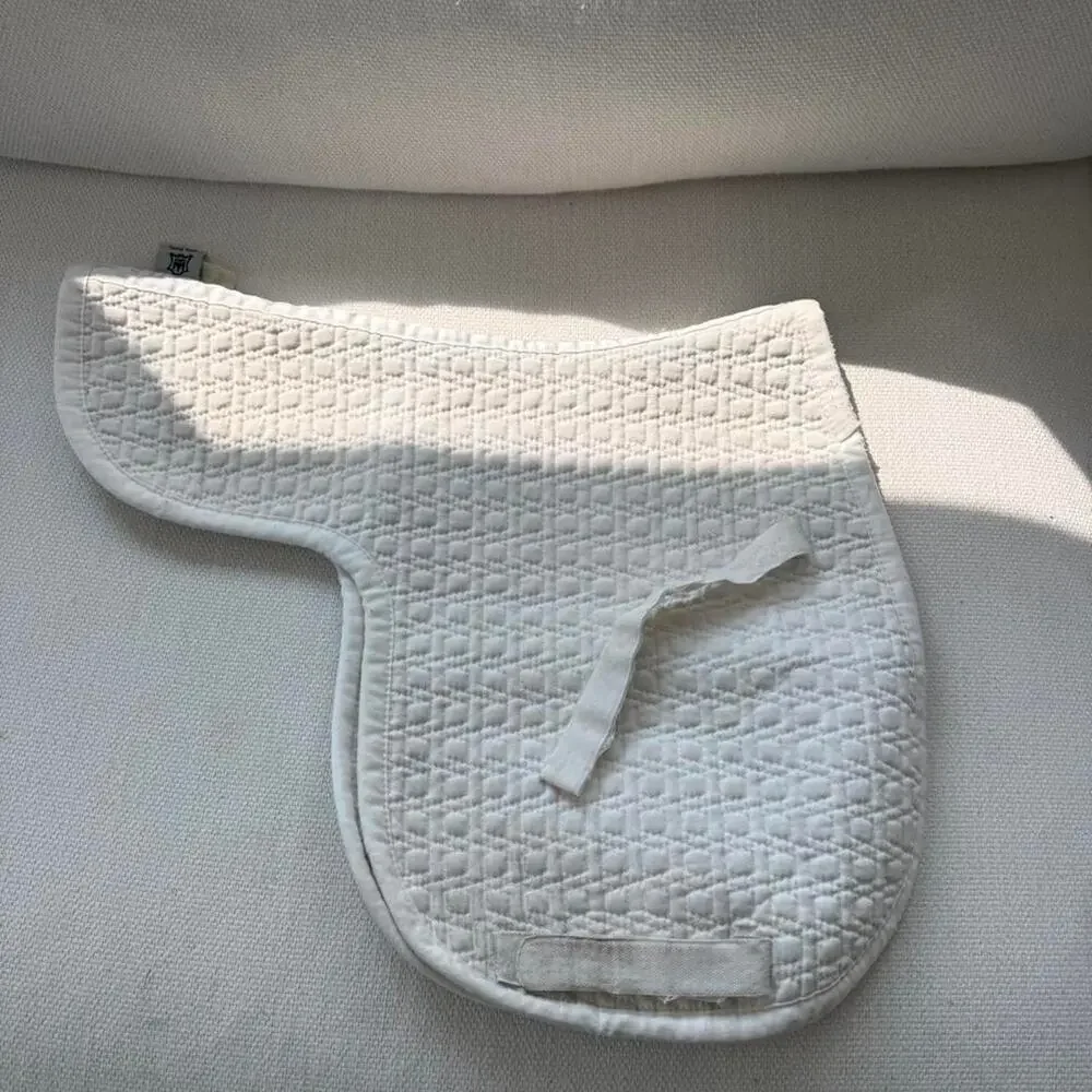 Mattes white quilted english saddle